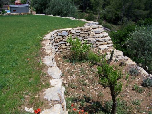 restanques et gazon sur la région de toulon à saint cyr les lecques